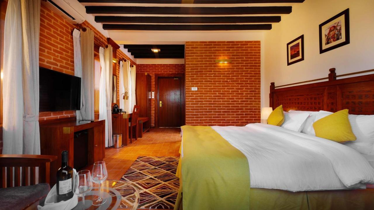 Soaltee Westend Resort นาการ์ก็อต ภายนอก รูปภาพ